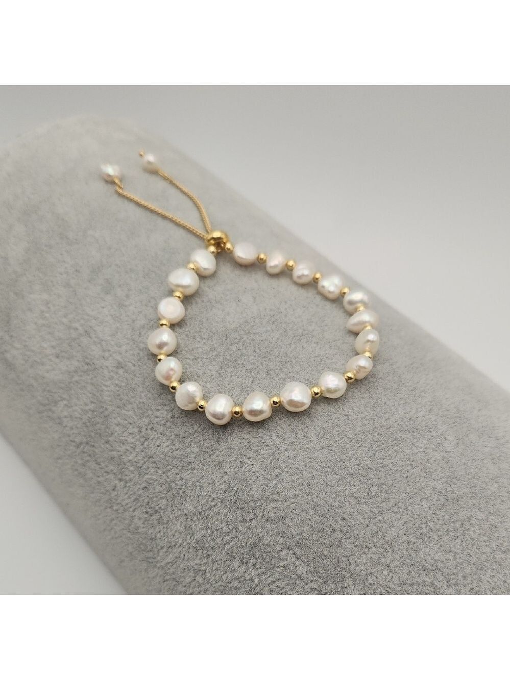 Elegant Freshwater Pearl Bracelet with 18K Gold Plated Accents – Adjustable